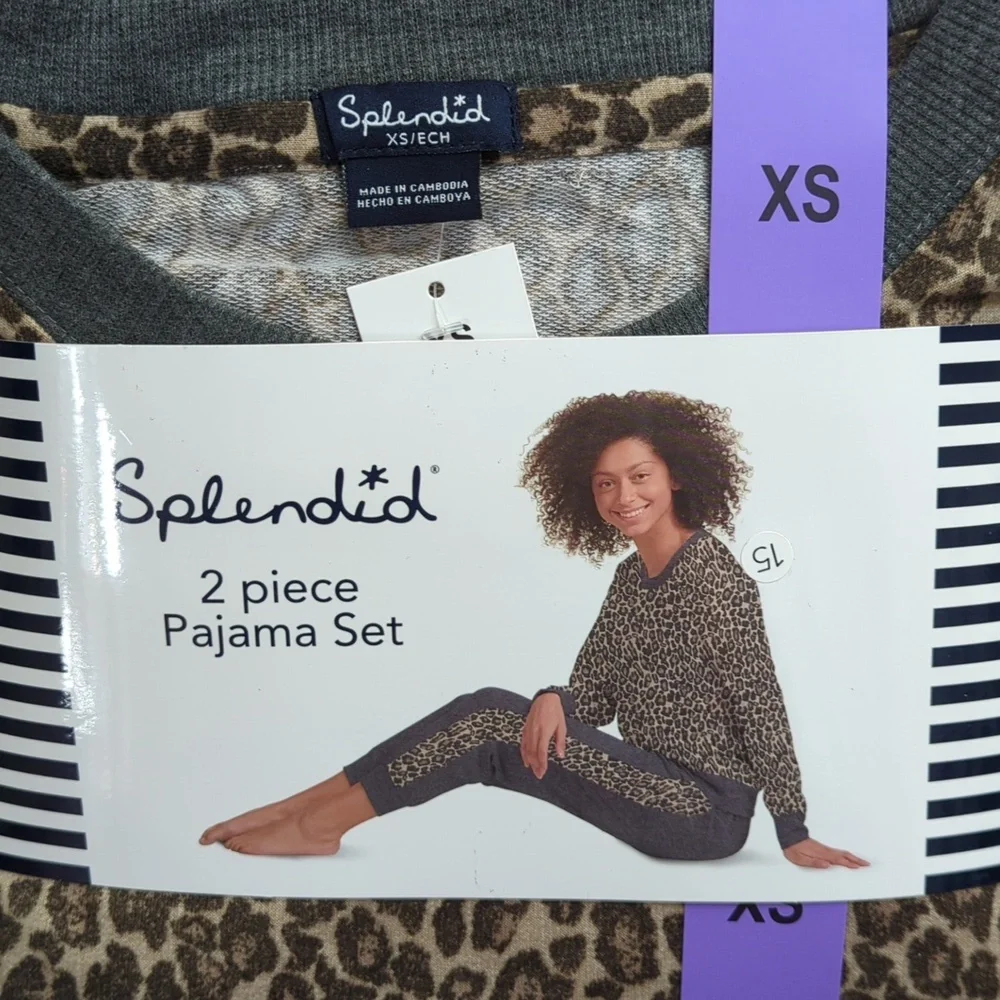 Splendid 2-Piece Leopard Pajama Set Long Sleeve Crewneck Top Joggers Size XS